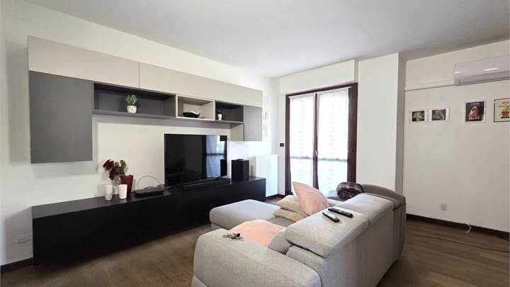 Bilocale con cucina abitabile, box e cantina.